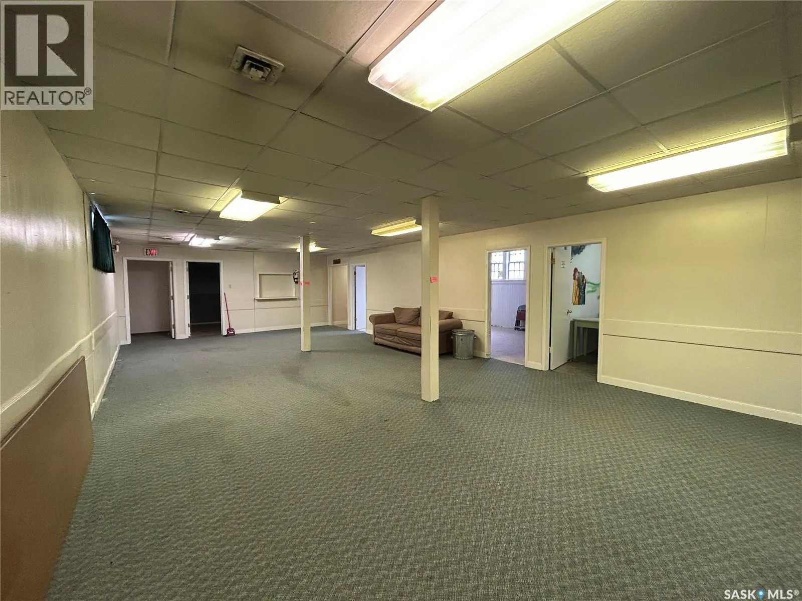 27 Hochelaga STREET W