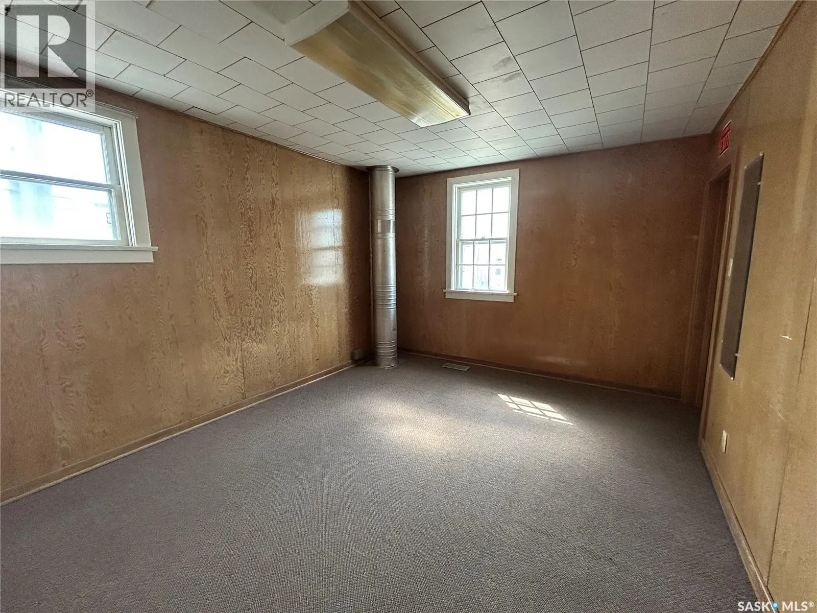 27 Hochelaga STREET W