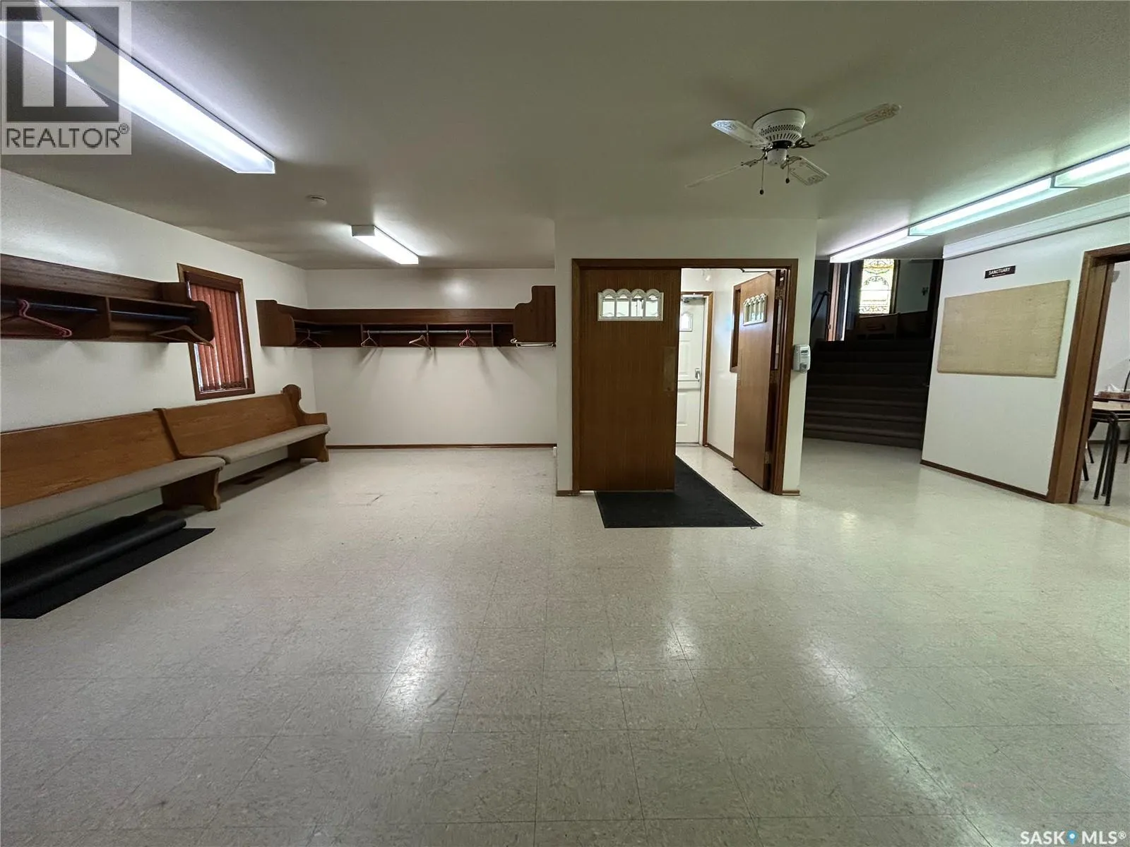 27 Hochelaga STREET W