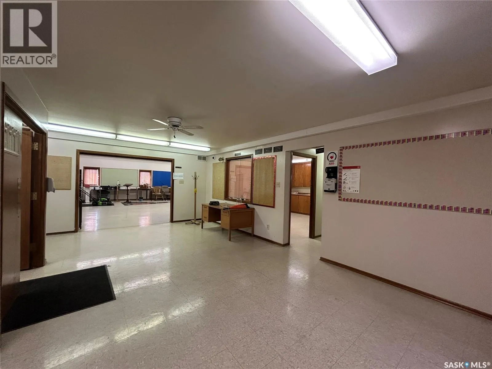 27 Hochelaga STREET W