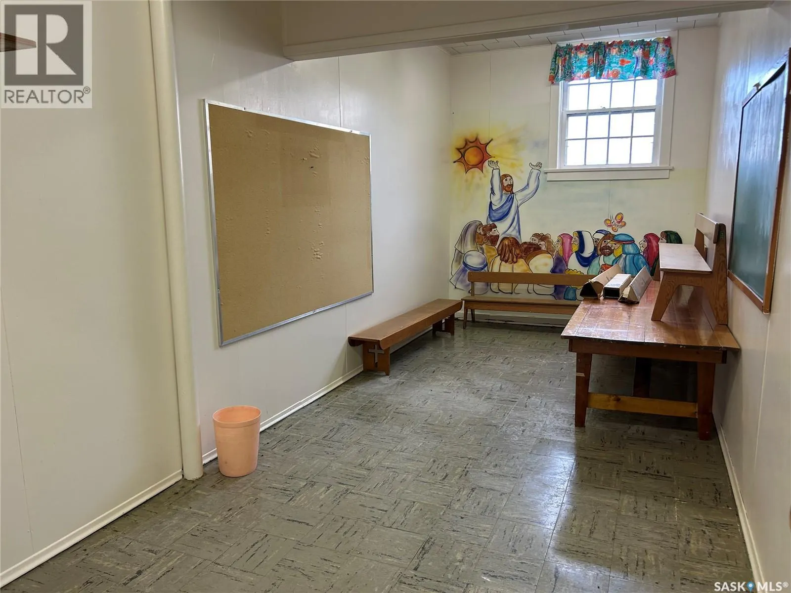 27 Hochelaga STREET W