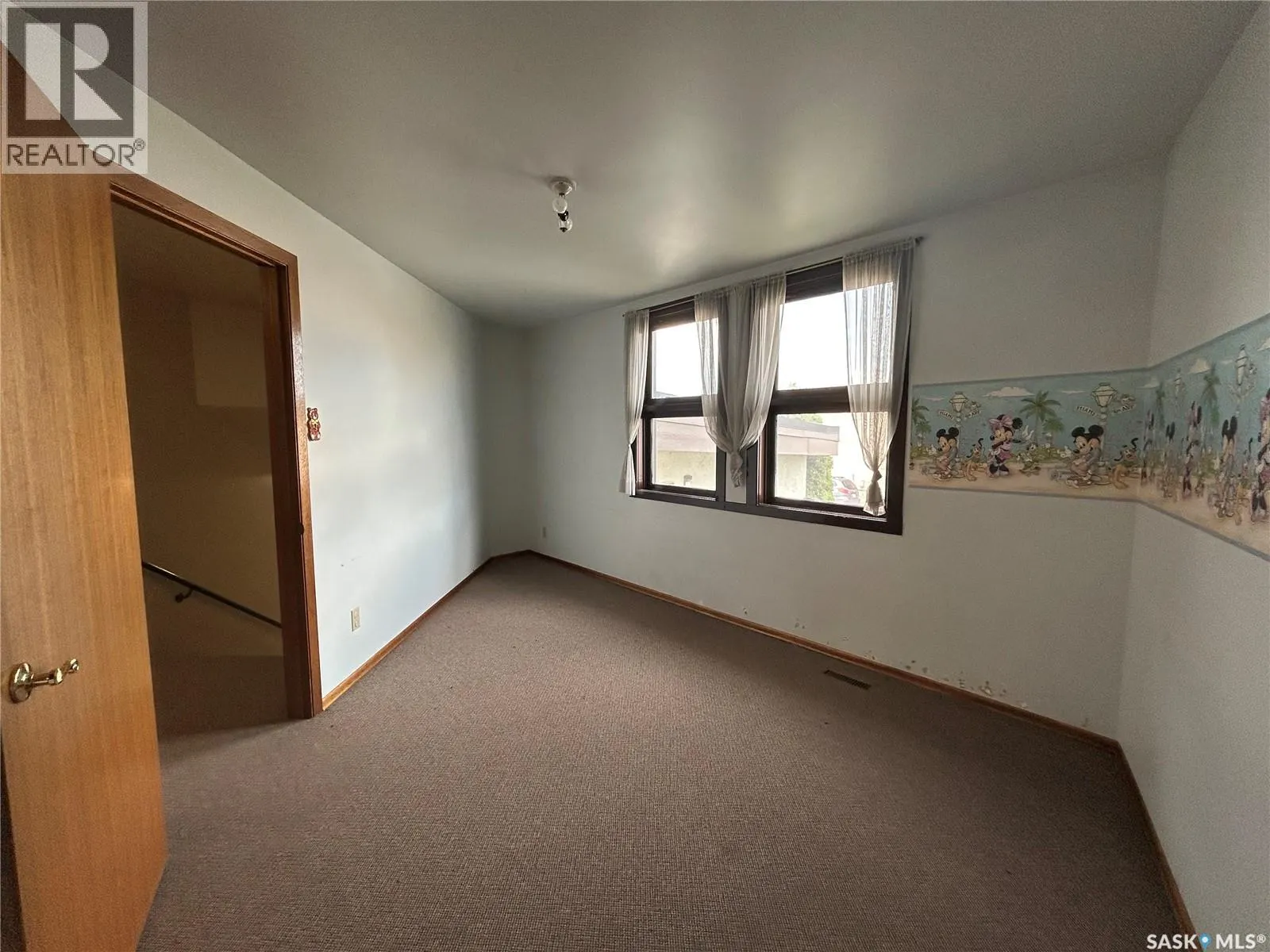 27 Hochelaga STREET W