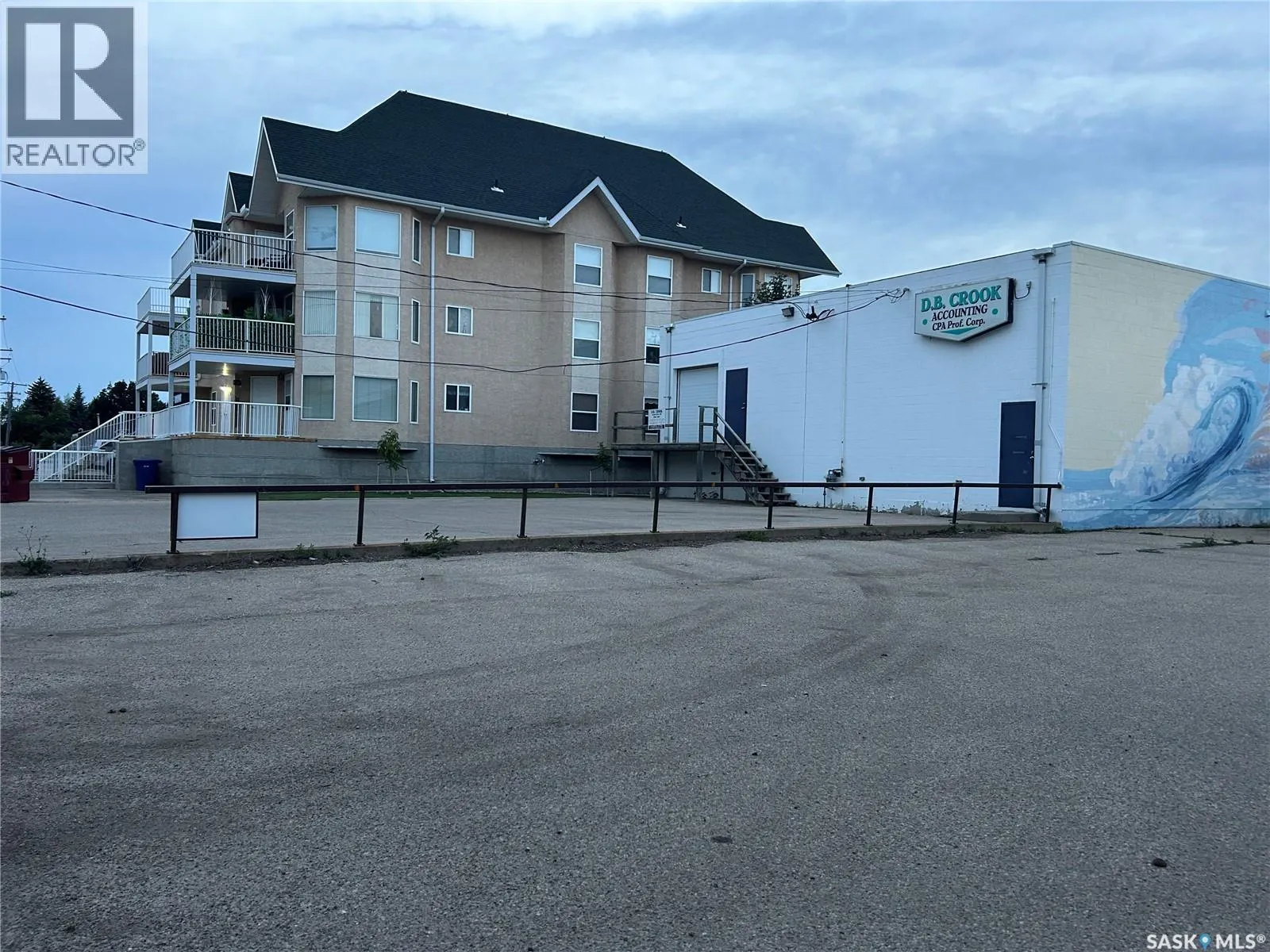 27 Hochelaga STREET W