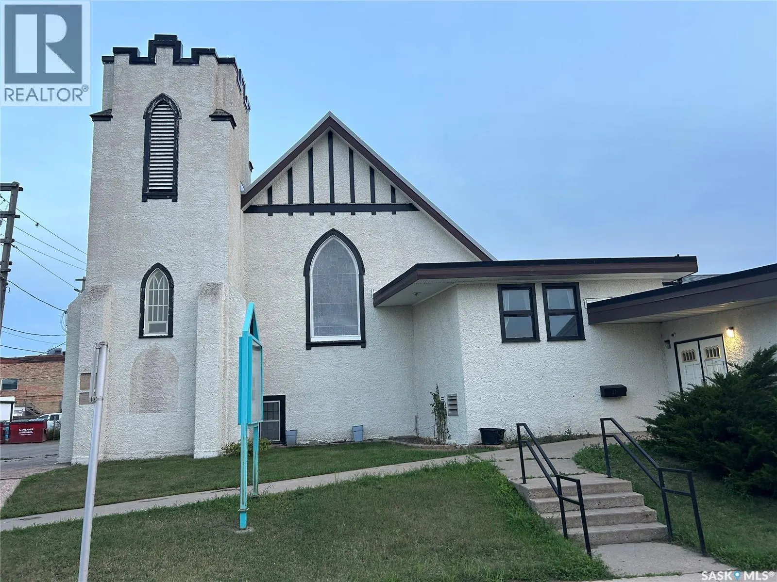 27 Hochelaga STREET W