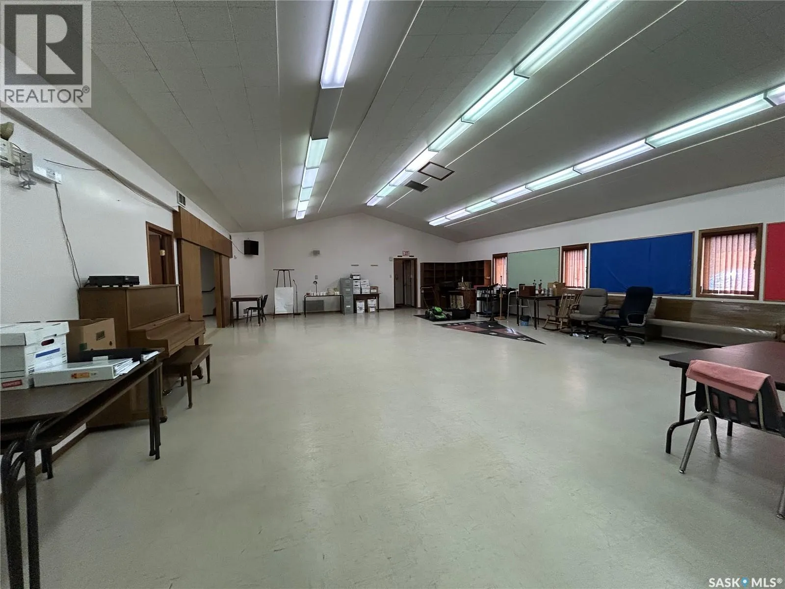 27 Hochelaga STREET W