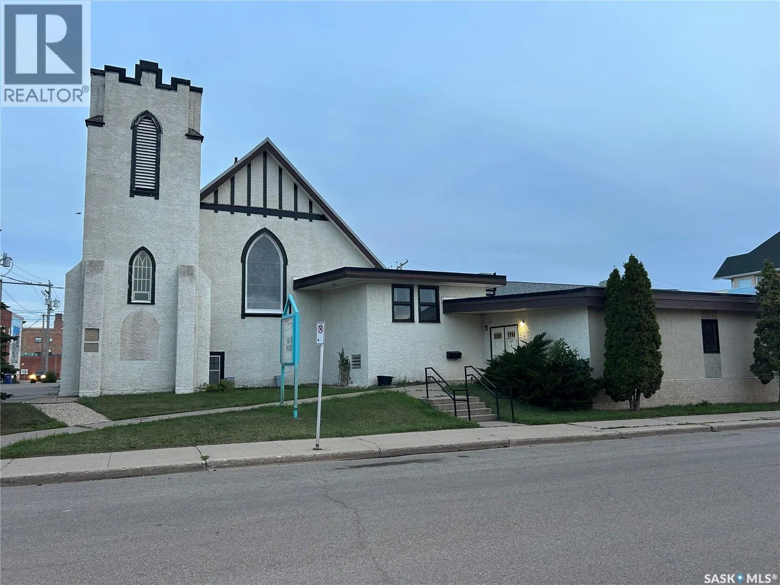 27 Hochelaga STREET W