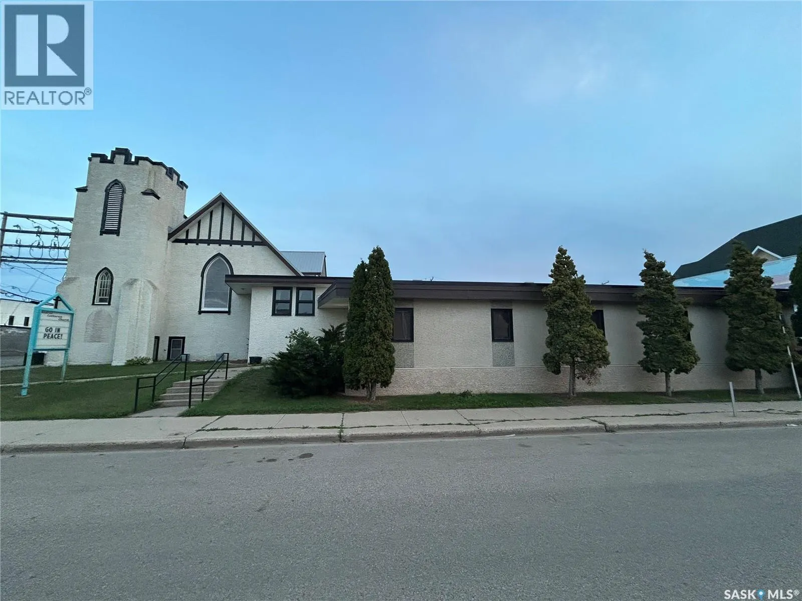 27 Hochelaga STREET W