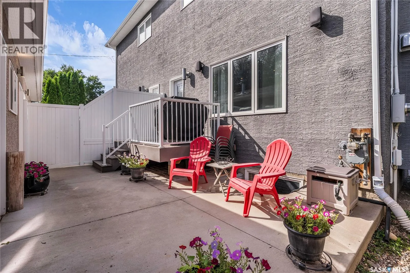 522B 6th STREET E