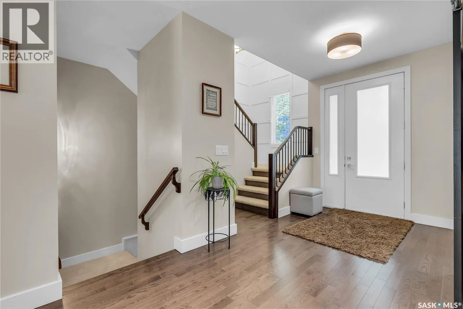522B 6th STREET E