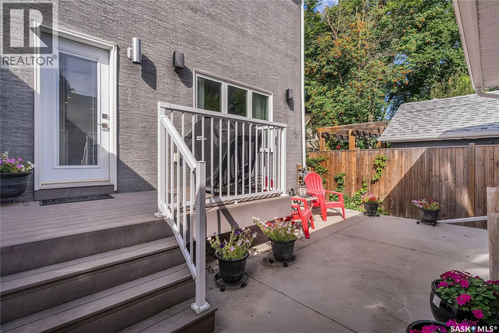 522B 6th STREET E
