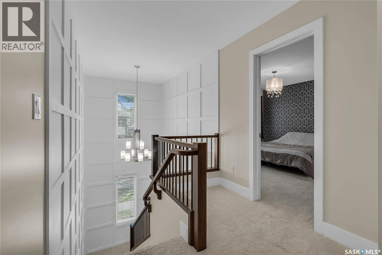 522B 6th STREET E