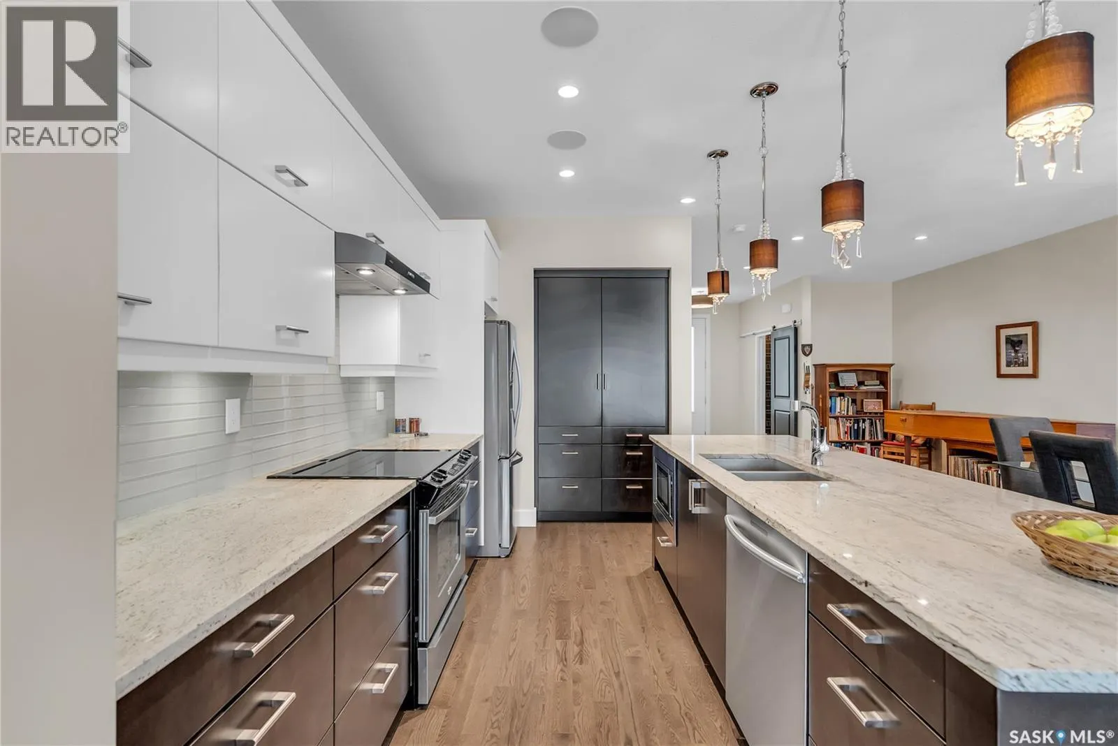 522B 6th STREET E