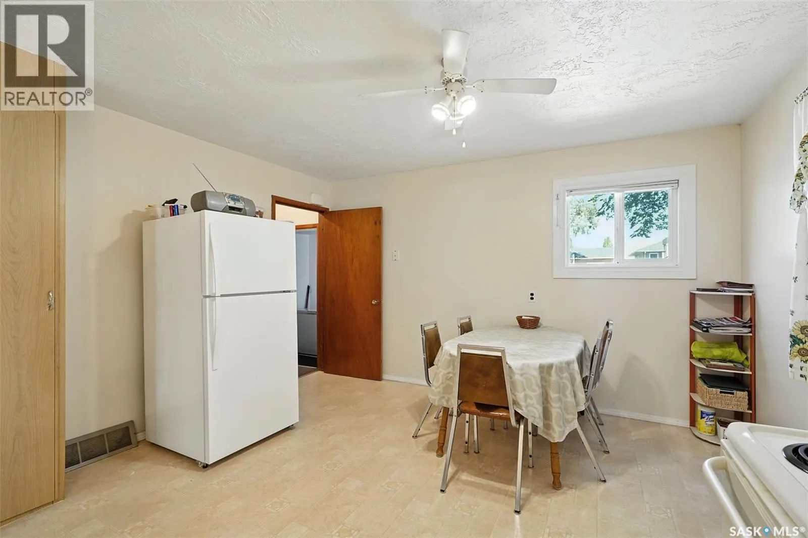 112 Elizabeth STREET W