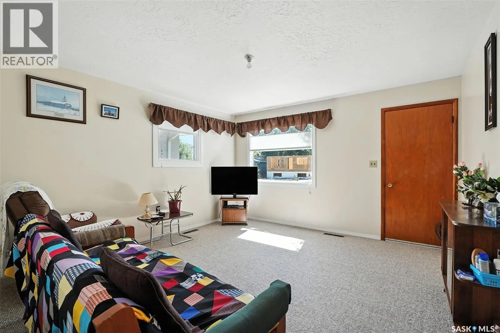 112 Elizabeth STREET W