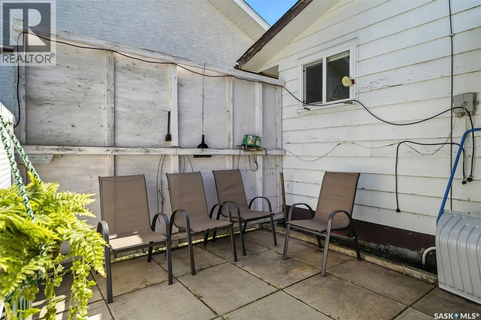 112 Elizabeth STREET W