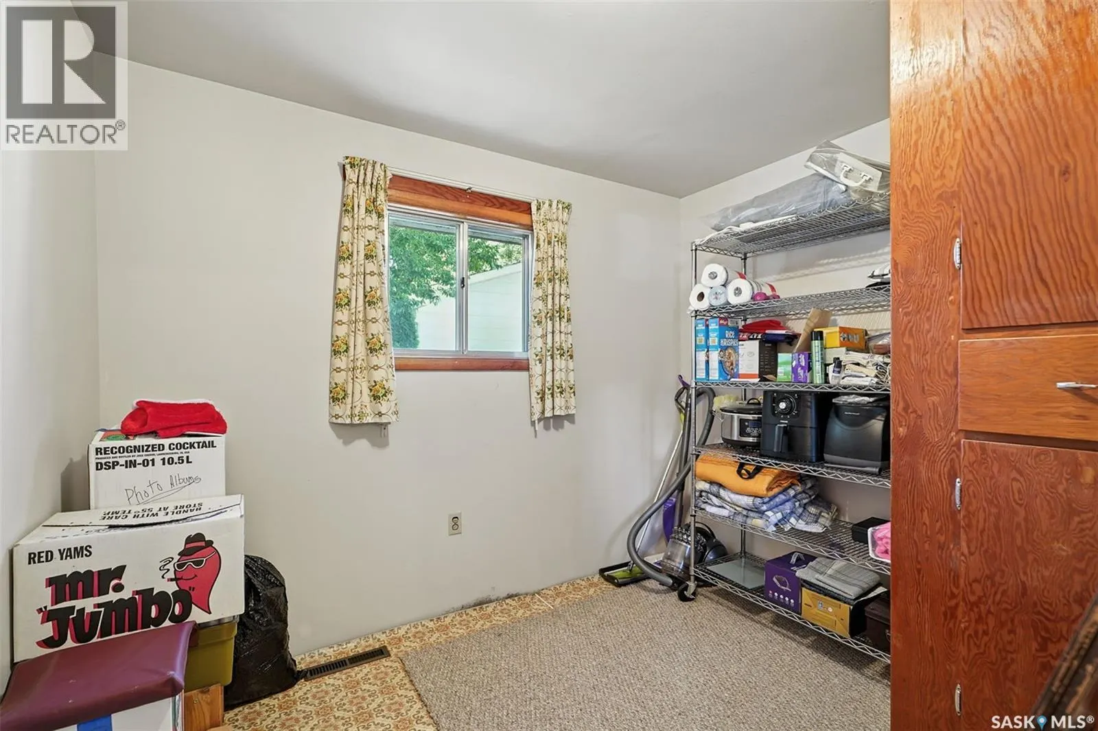 112 Elizabeth STREET W