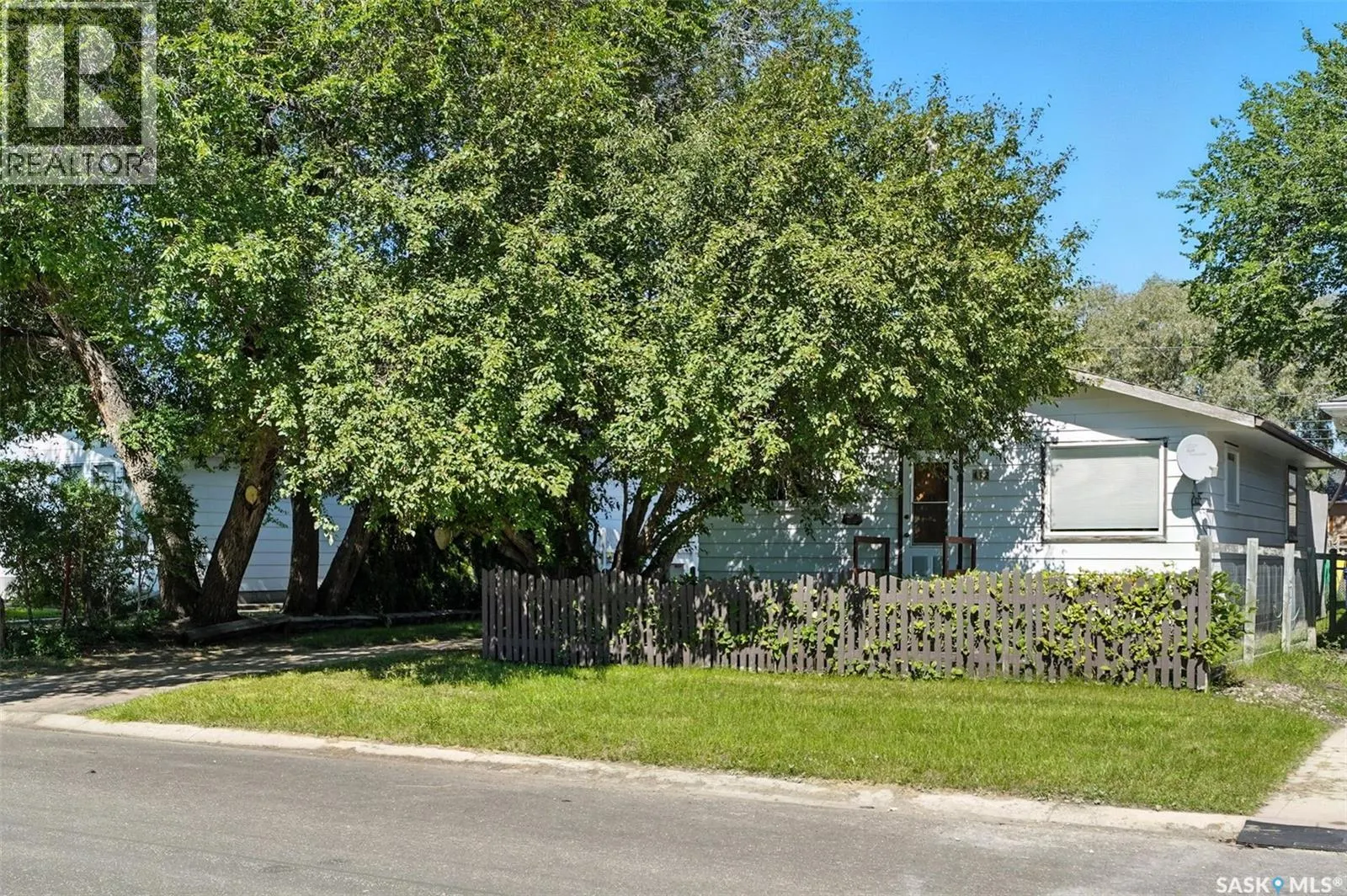 112 Elizabeth STREET W