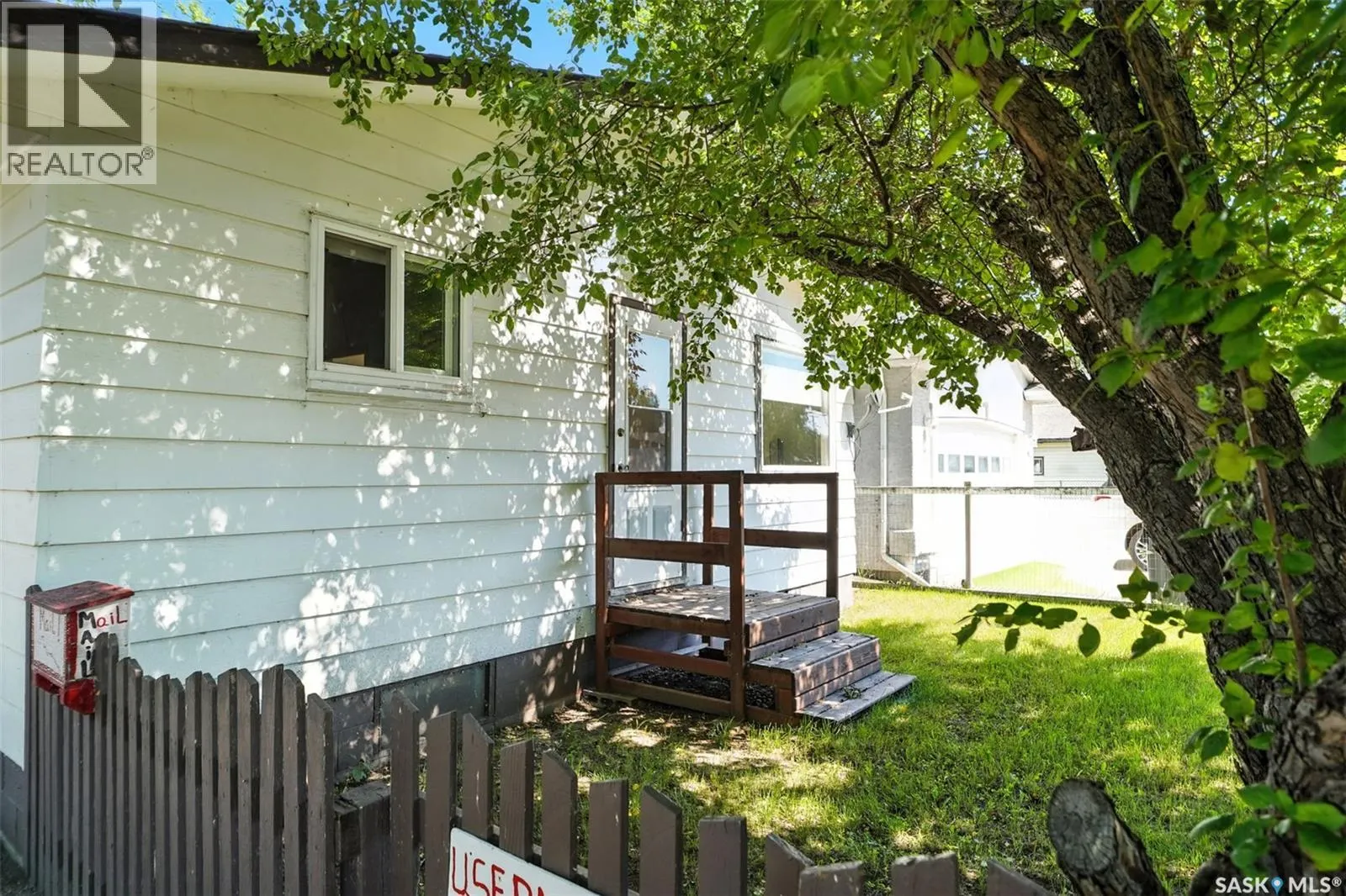 112 Elizabeth STREET W