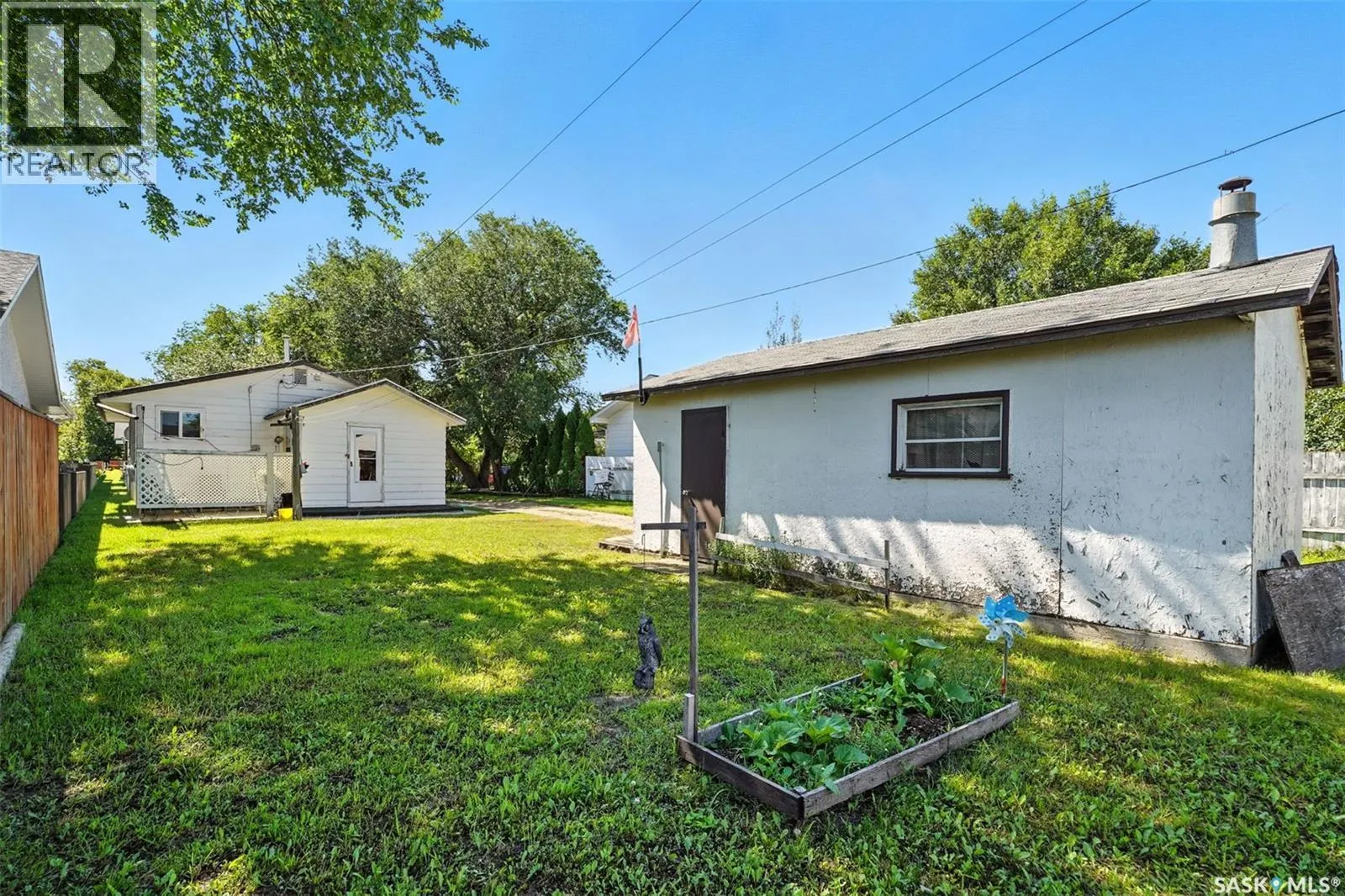 112 Elizabeth STREET W