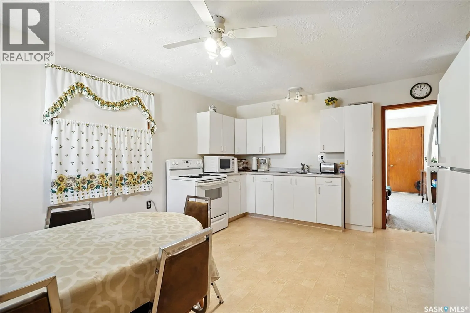 112 Elizabeth STREET W