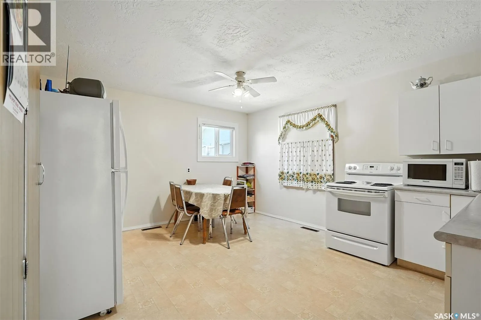 112 Elizabeth STREET W