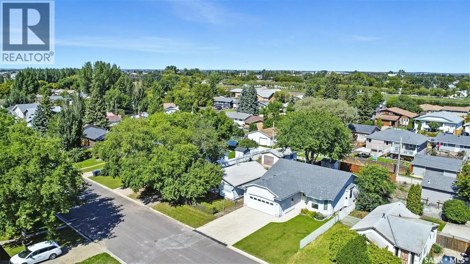 112 Elizabeth STREET W