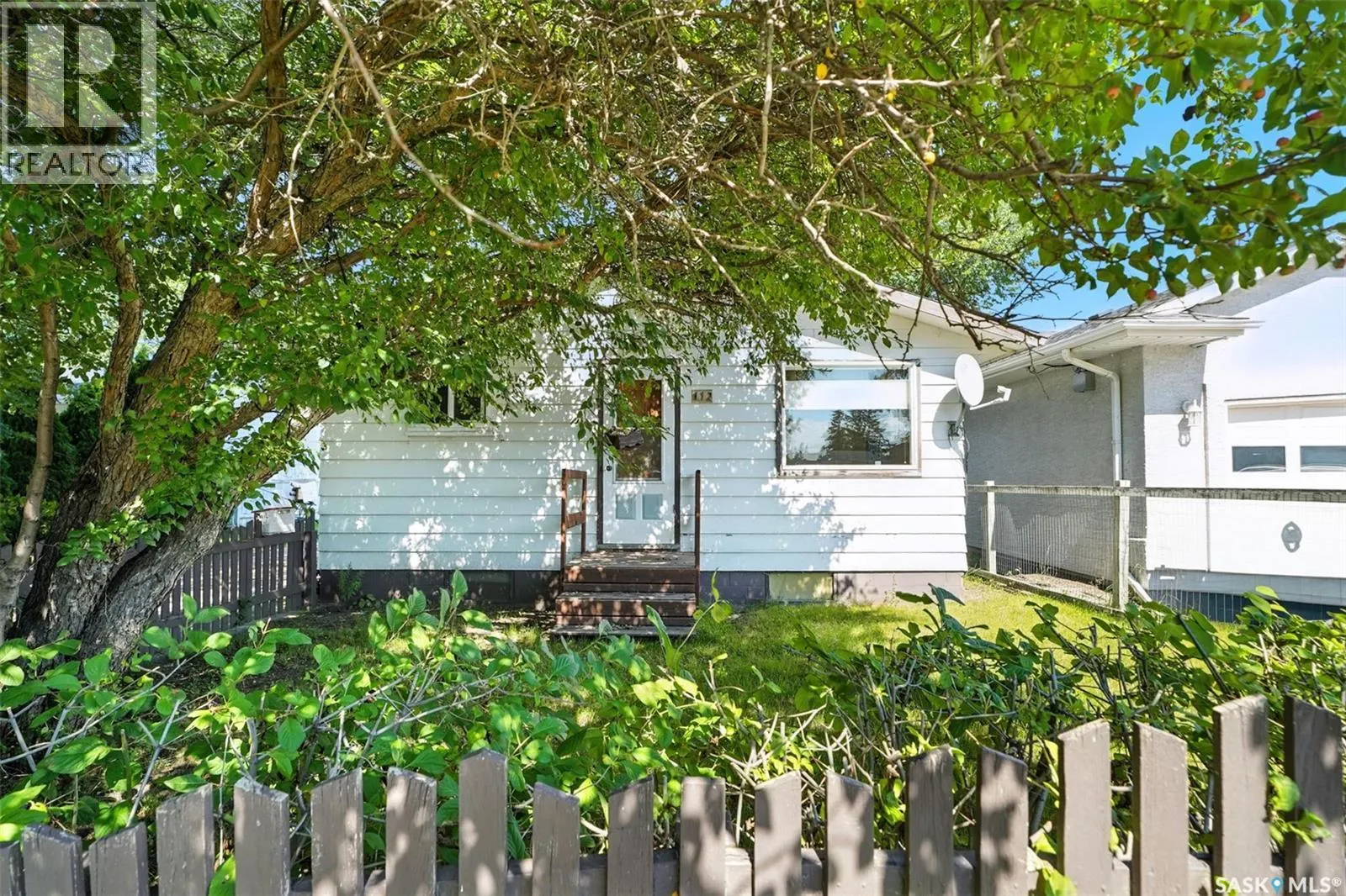 112 Elizabeth STREET W