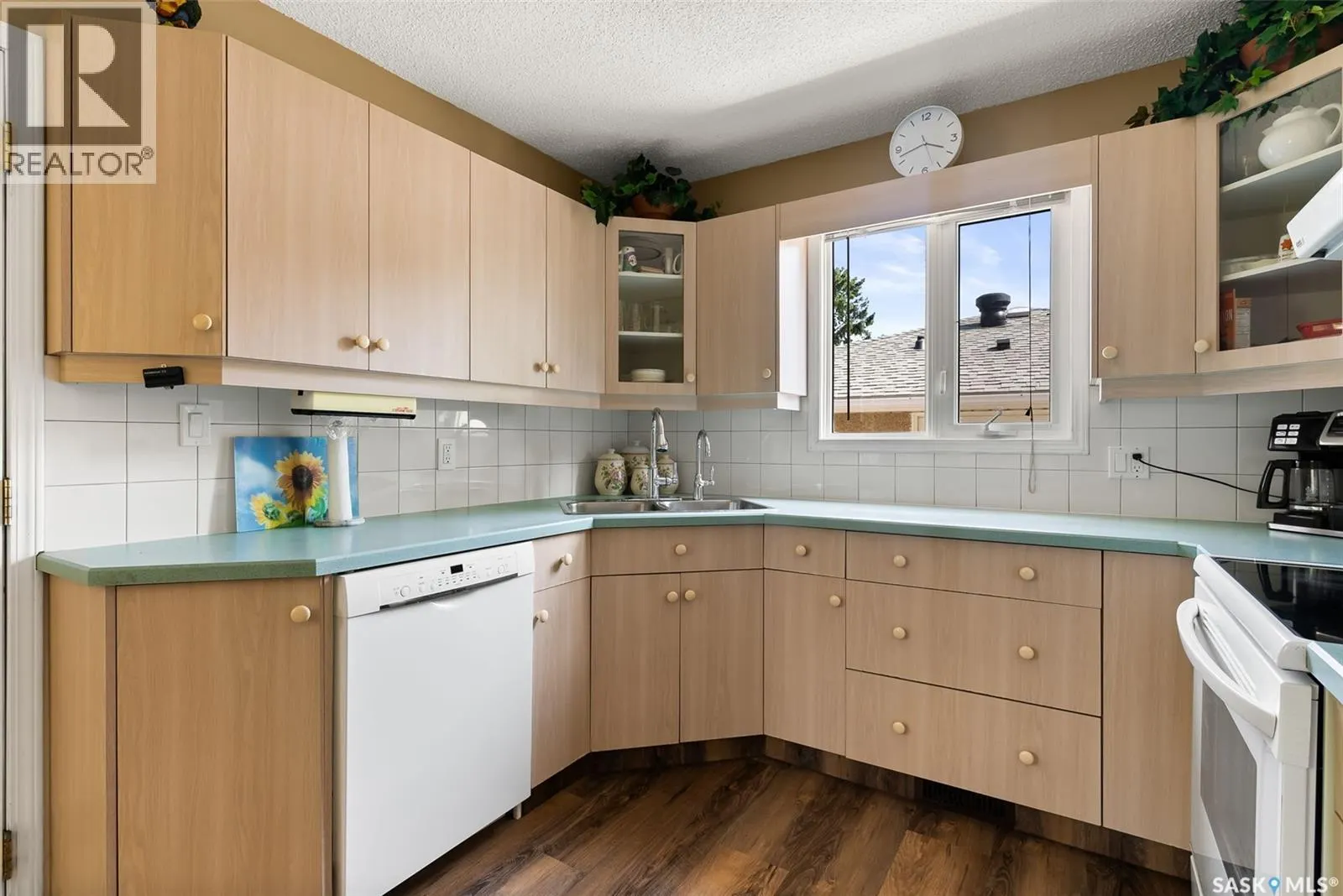 99 Magee CRESCENT