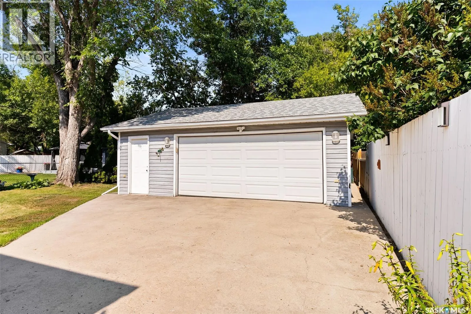 99 Magee CRESCENT