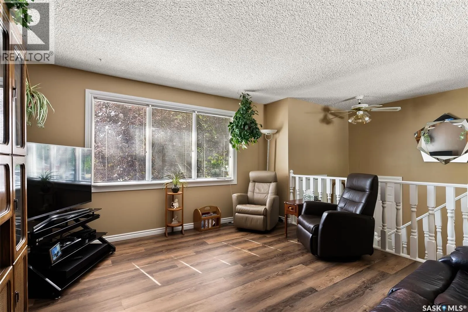 99 Magee CRESCENT