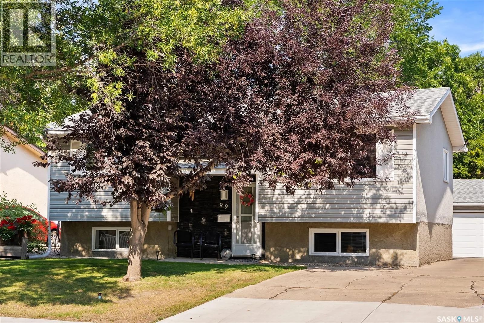 99 Magee CRESCENT
