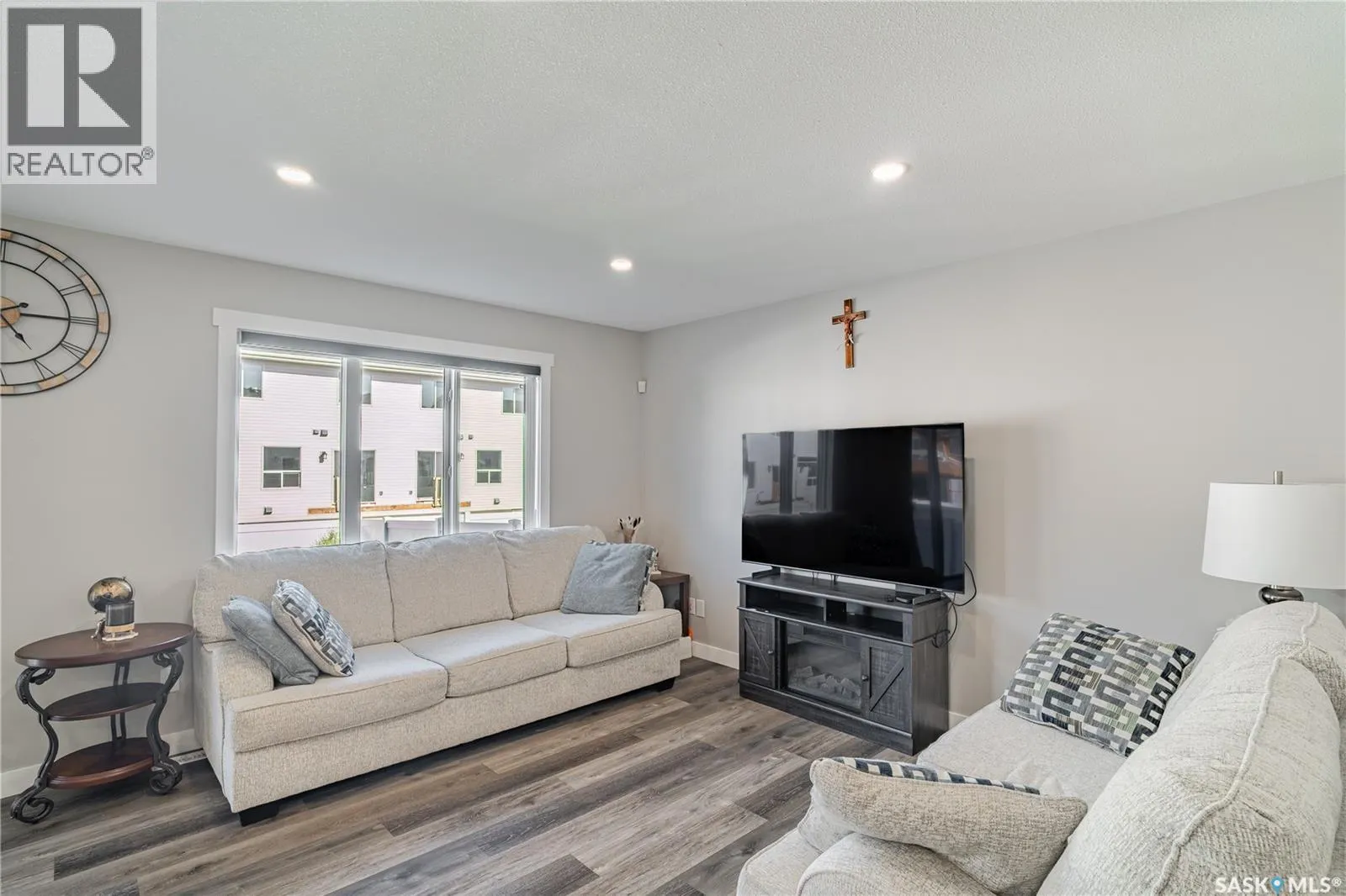 4657 Ferndale CRESCENT
