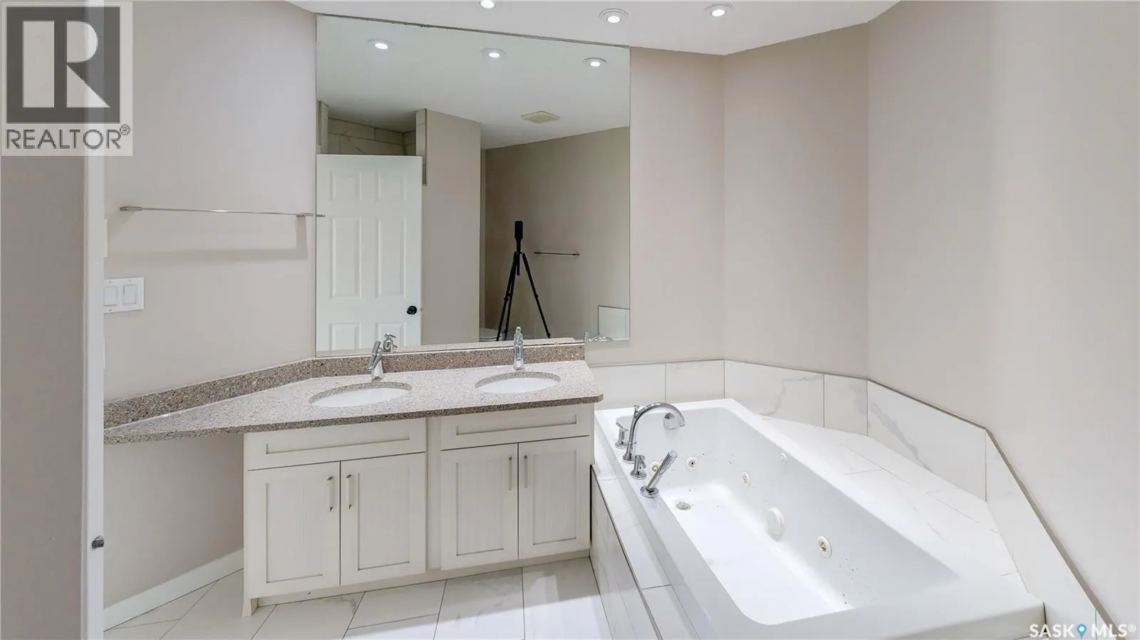 5006 Wascana Vista COURT