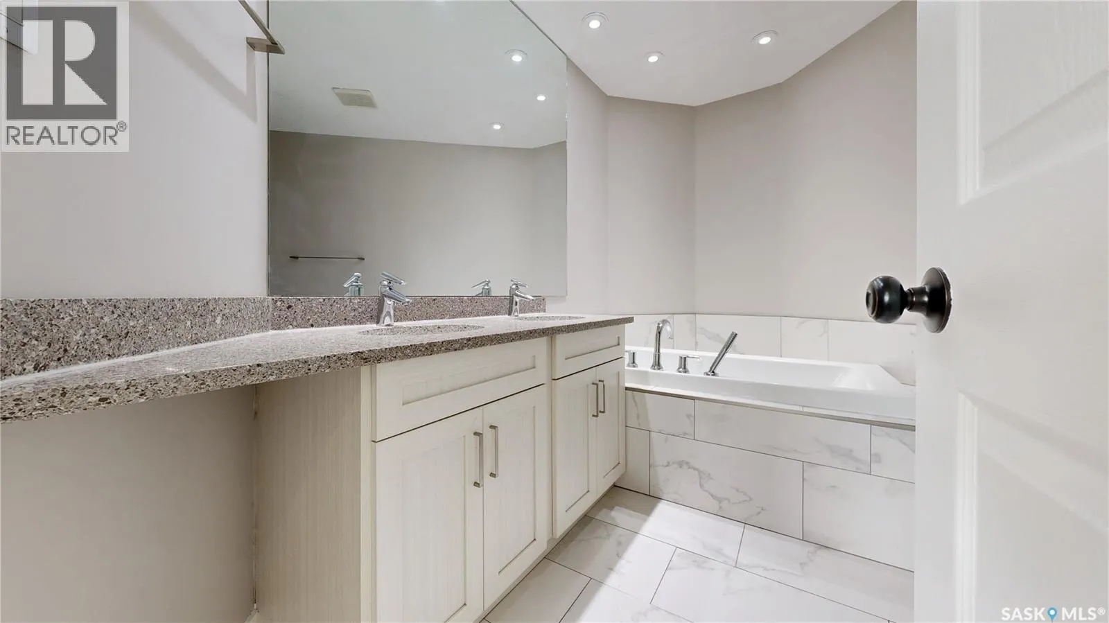 5006 Wascana Vista COURT
