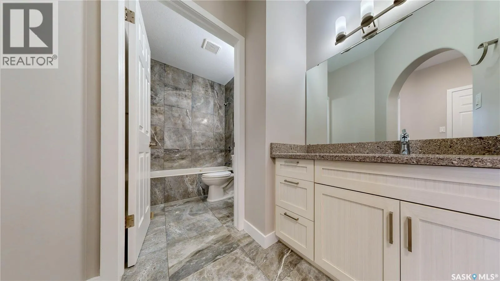 5006 Wascana Vista COURT