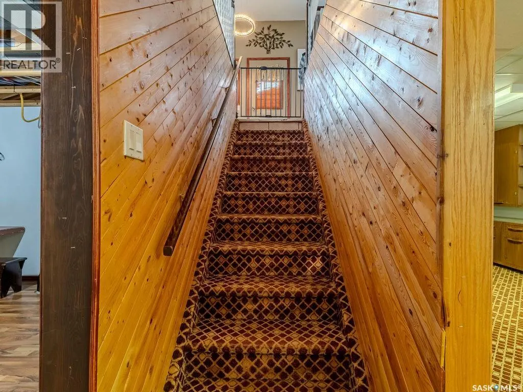 215 7th STREET S