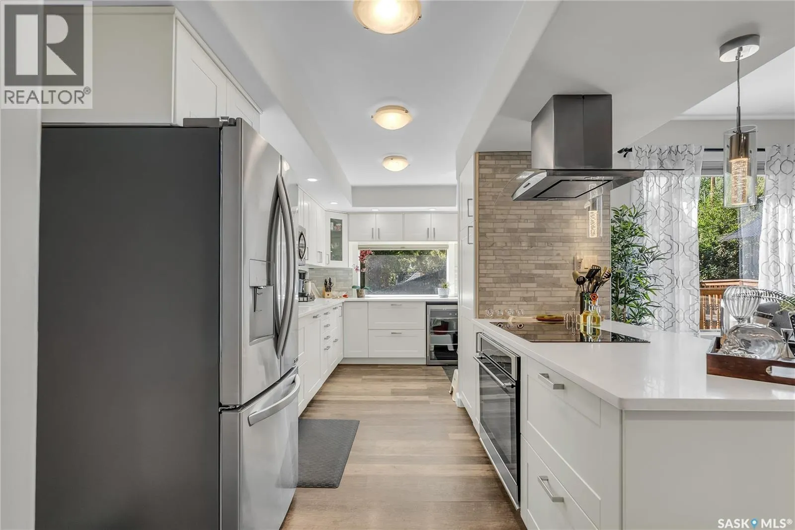 211 28th STREET W