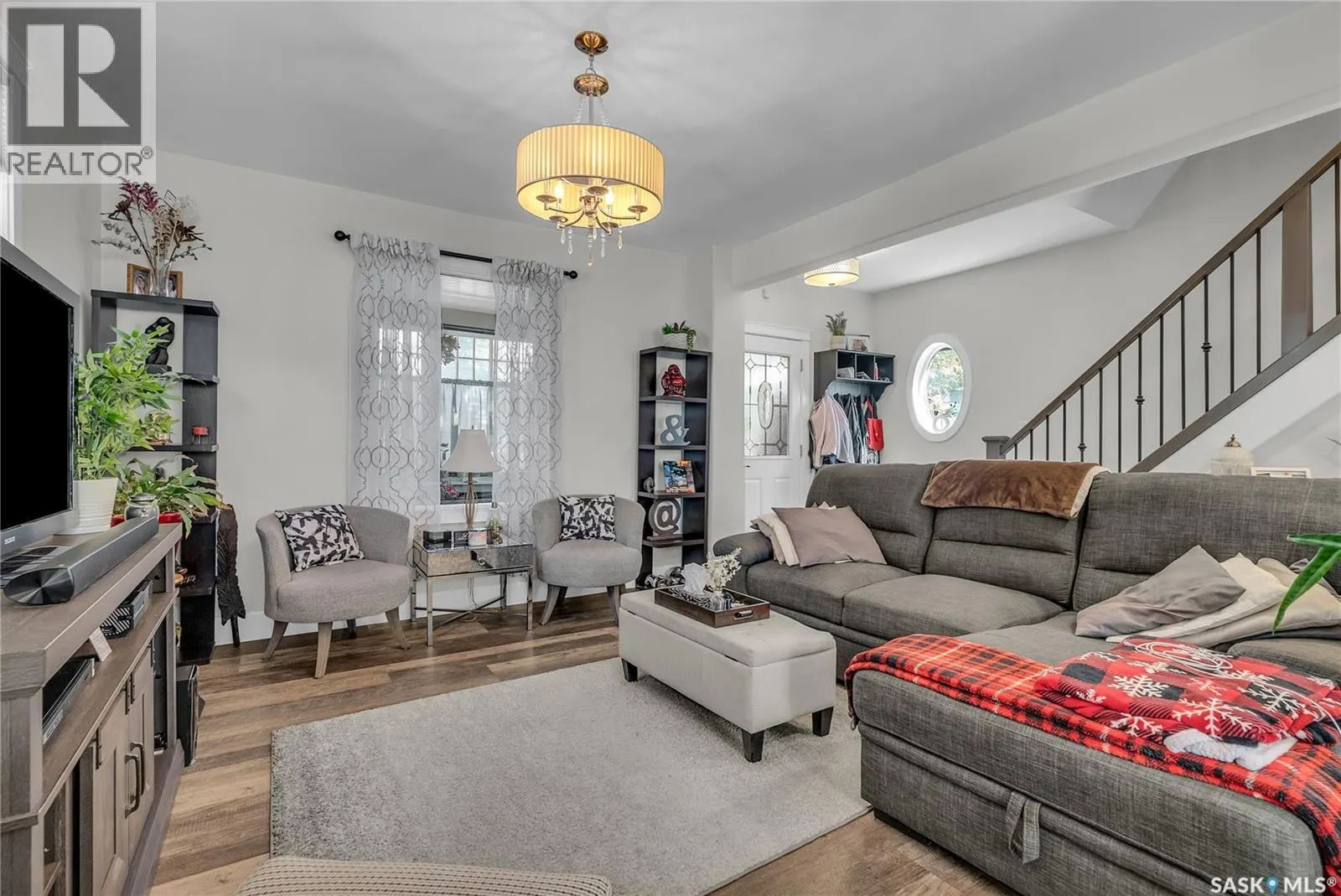 211 28th STREET W