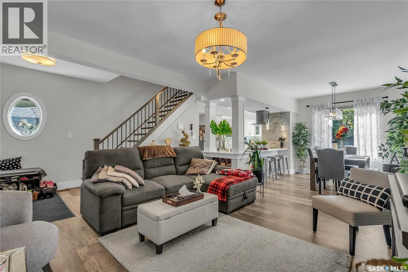 211 28th STREET W
