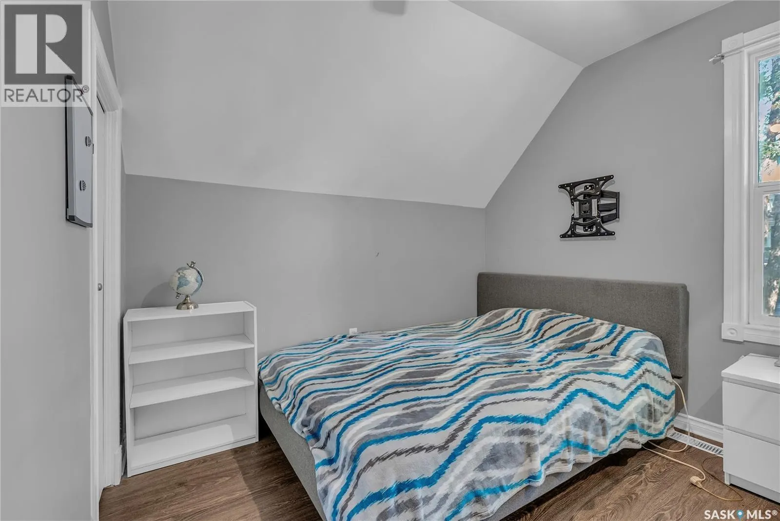 211 28th STREET W