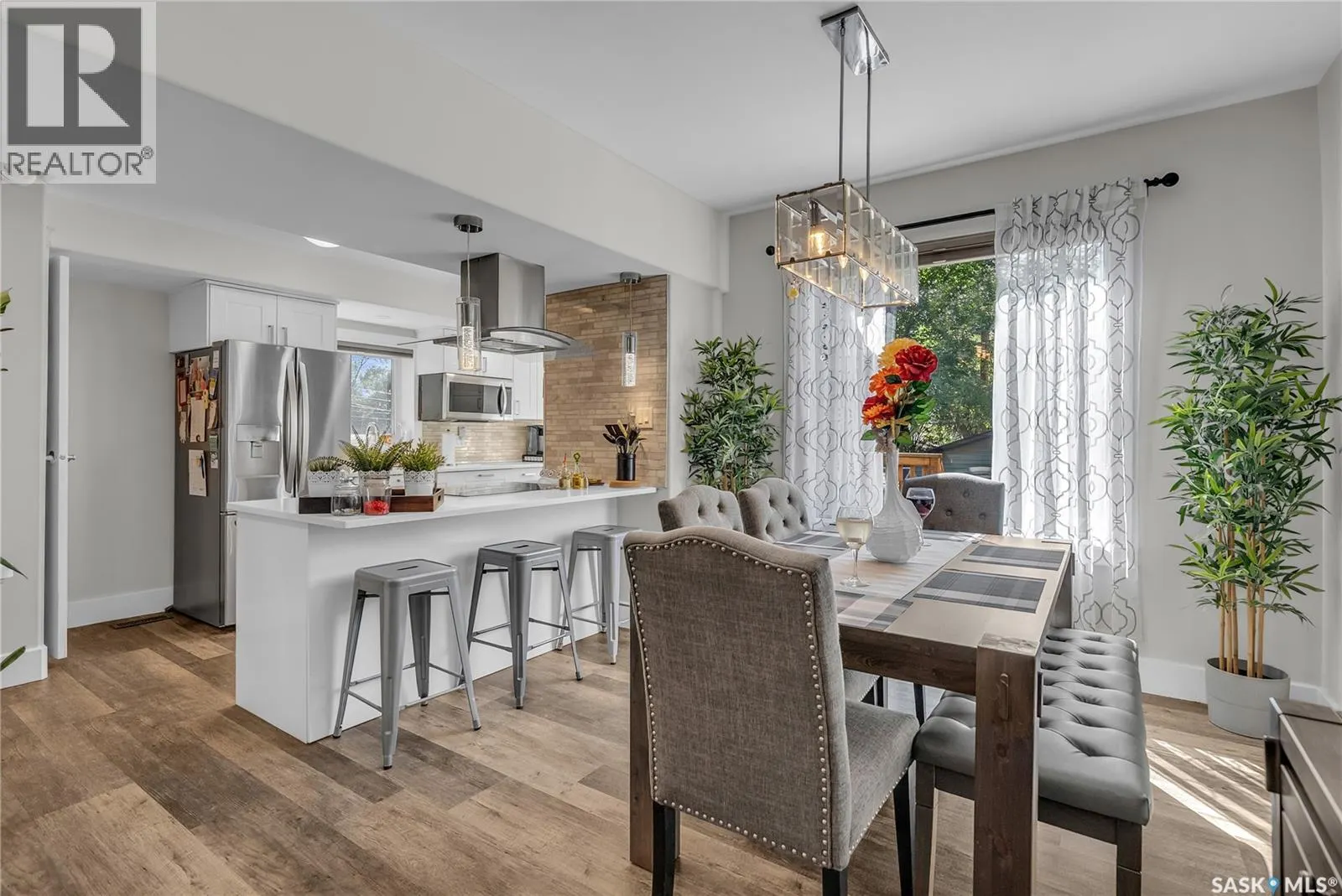 211 28th STREET W