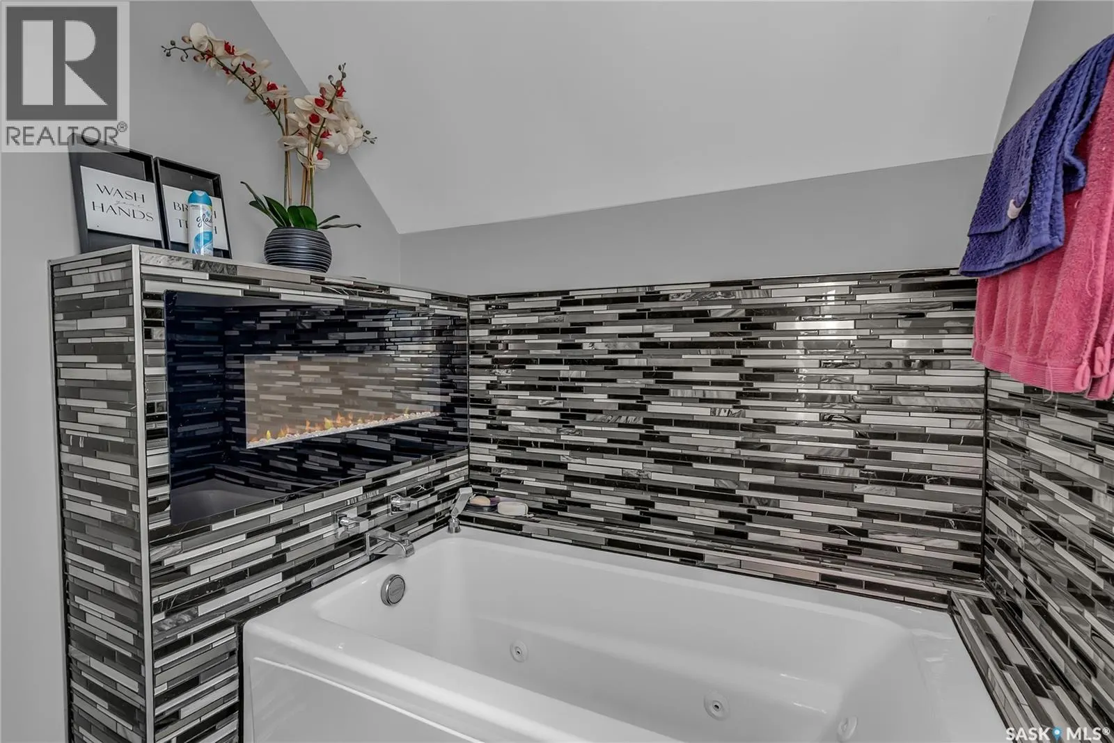 211 28th STREET W