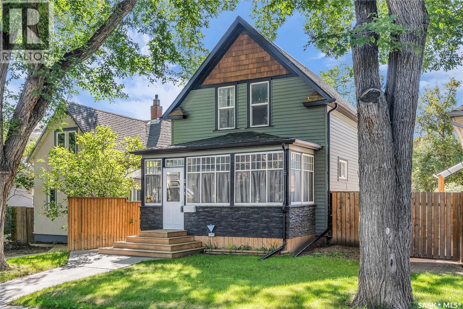 211 28th STREET W