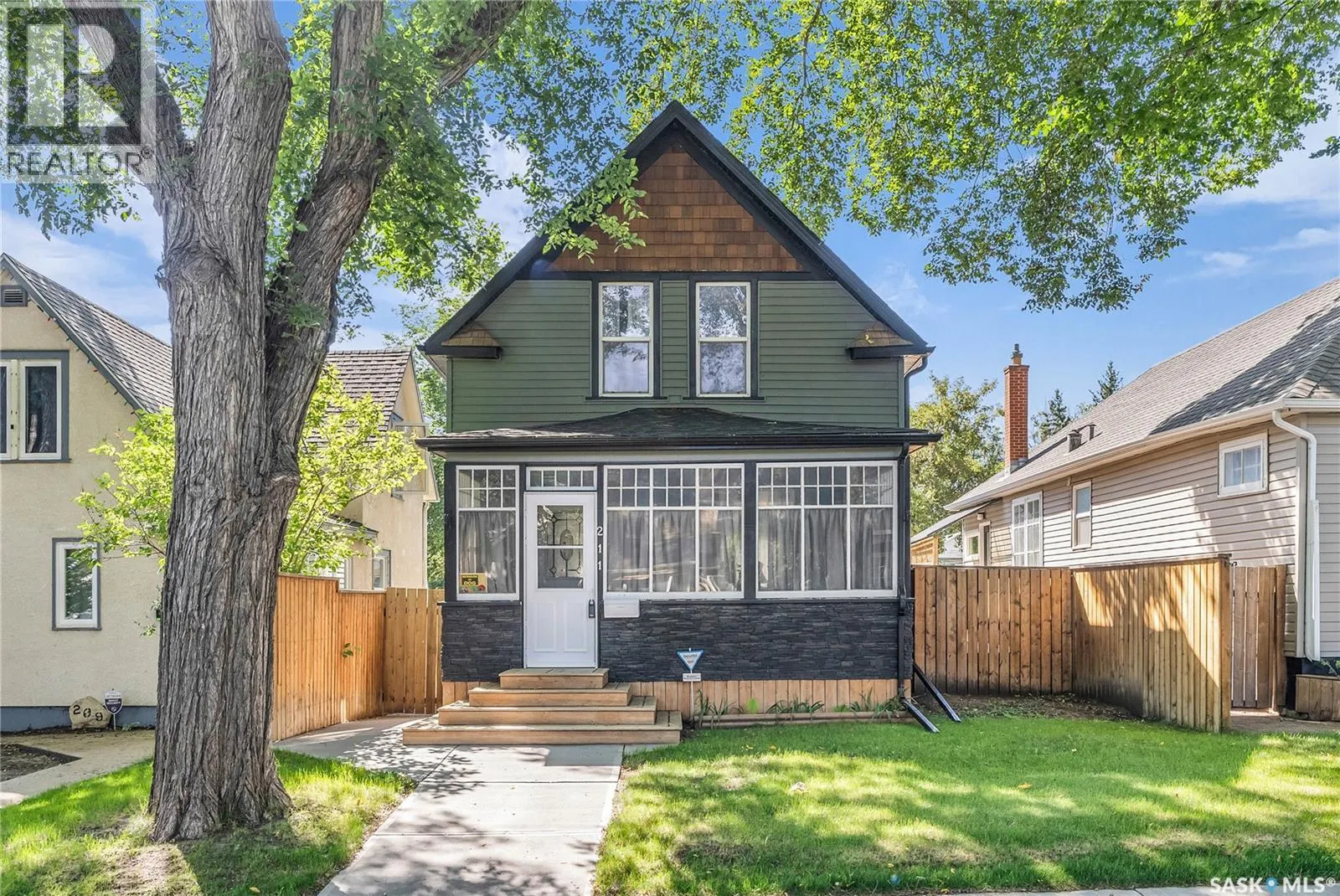 211 28th STREET W