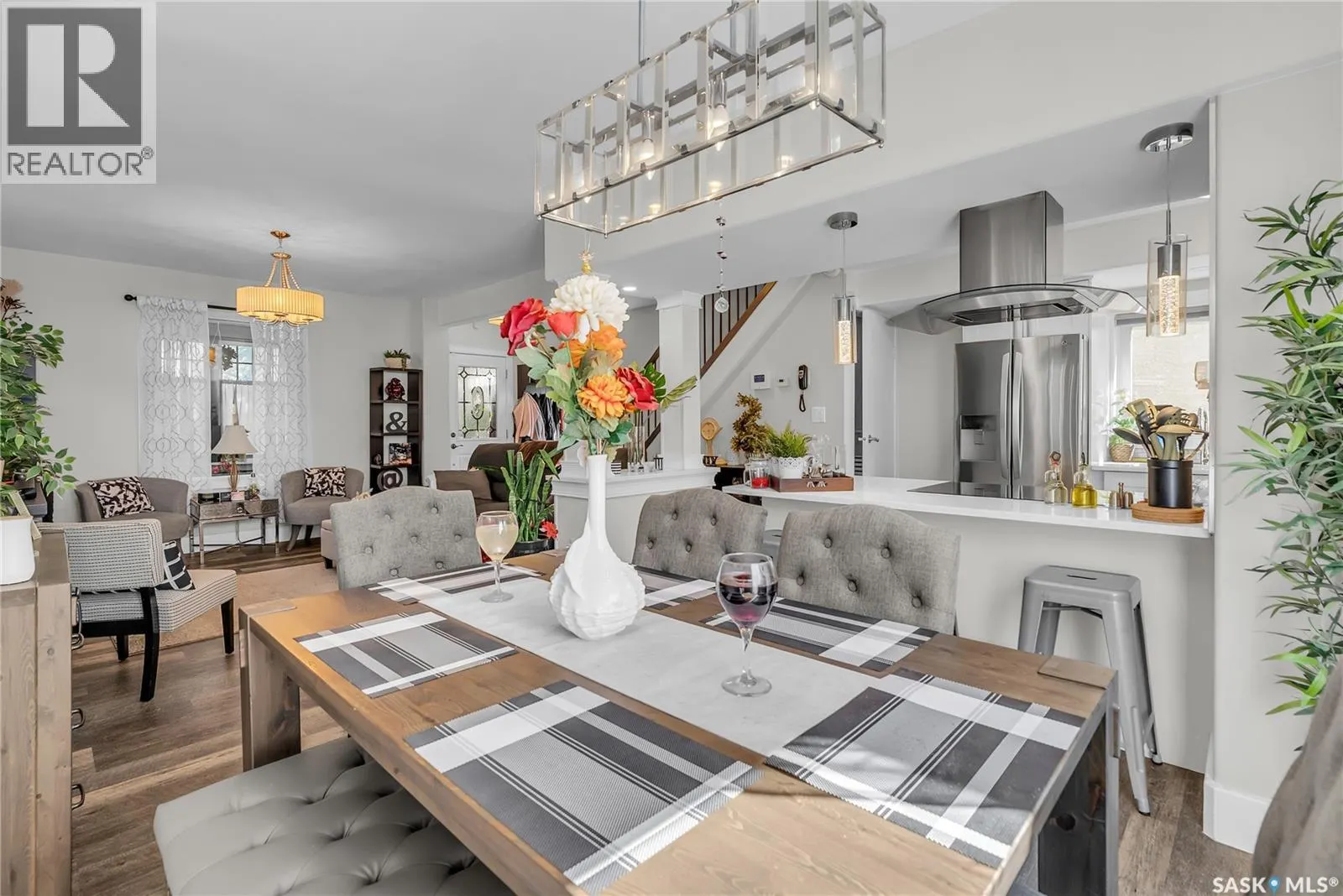 211 28th STREET W