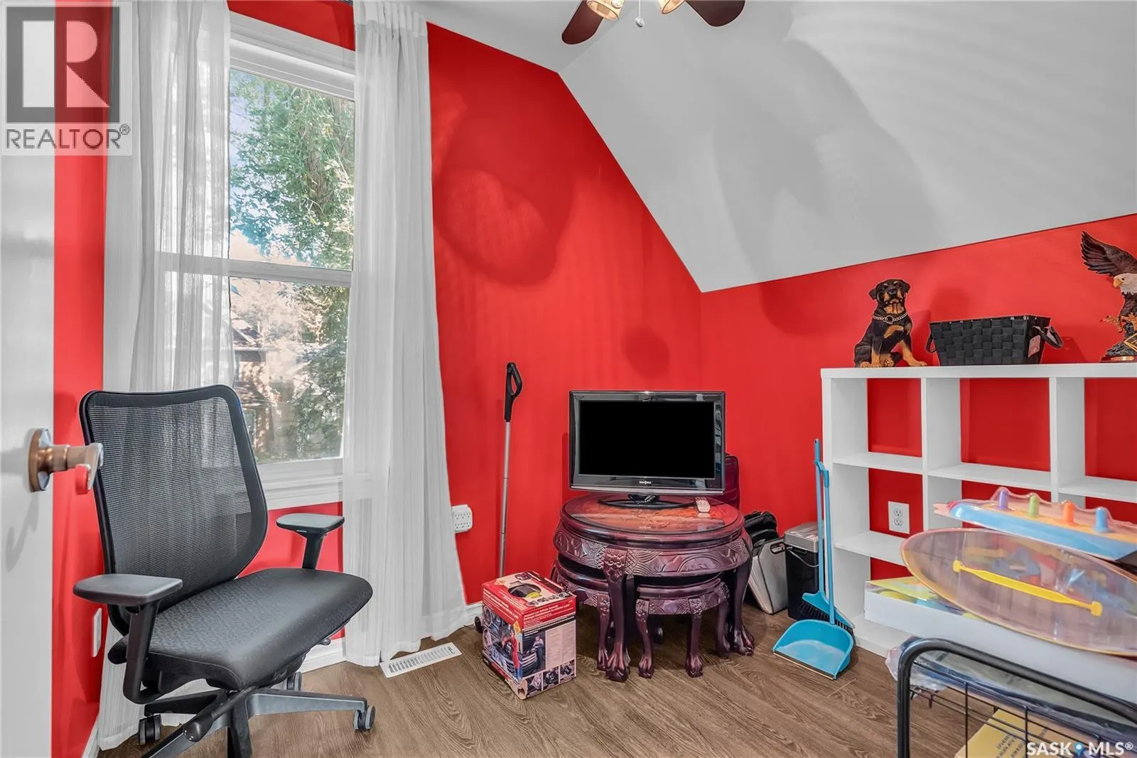211 28th STREET W