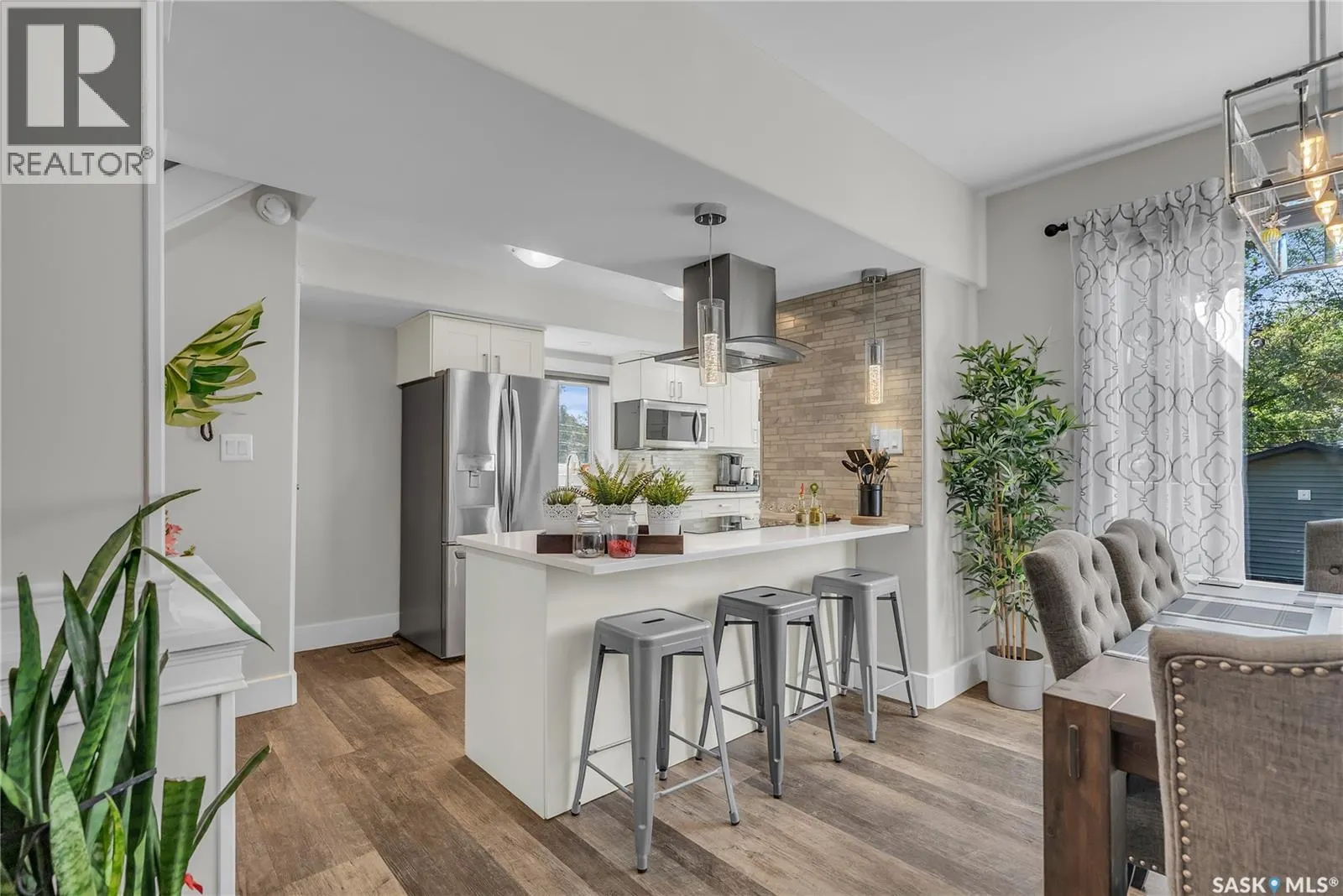 211 28th STREET W
