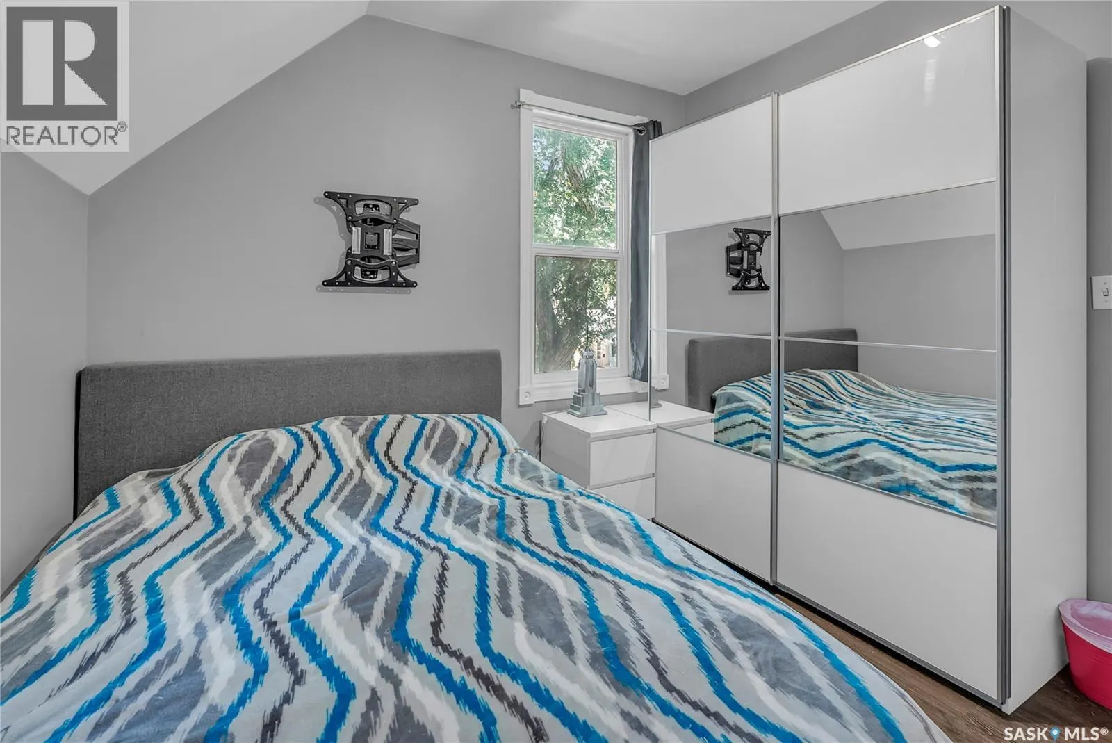 211 28th STREET W