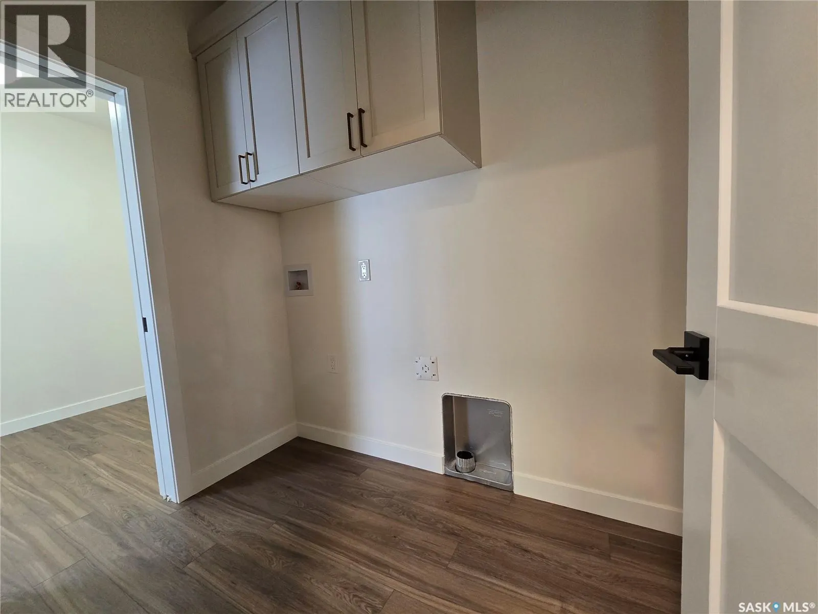 3 KENNEY CRESCENT
