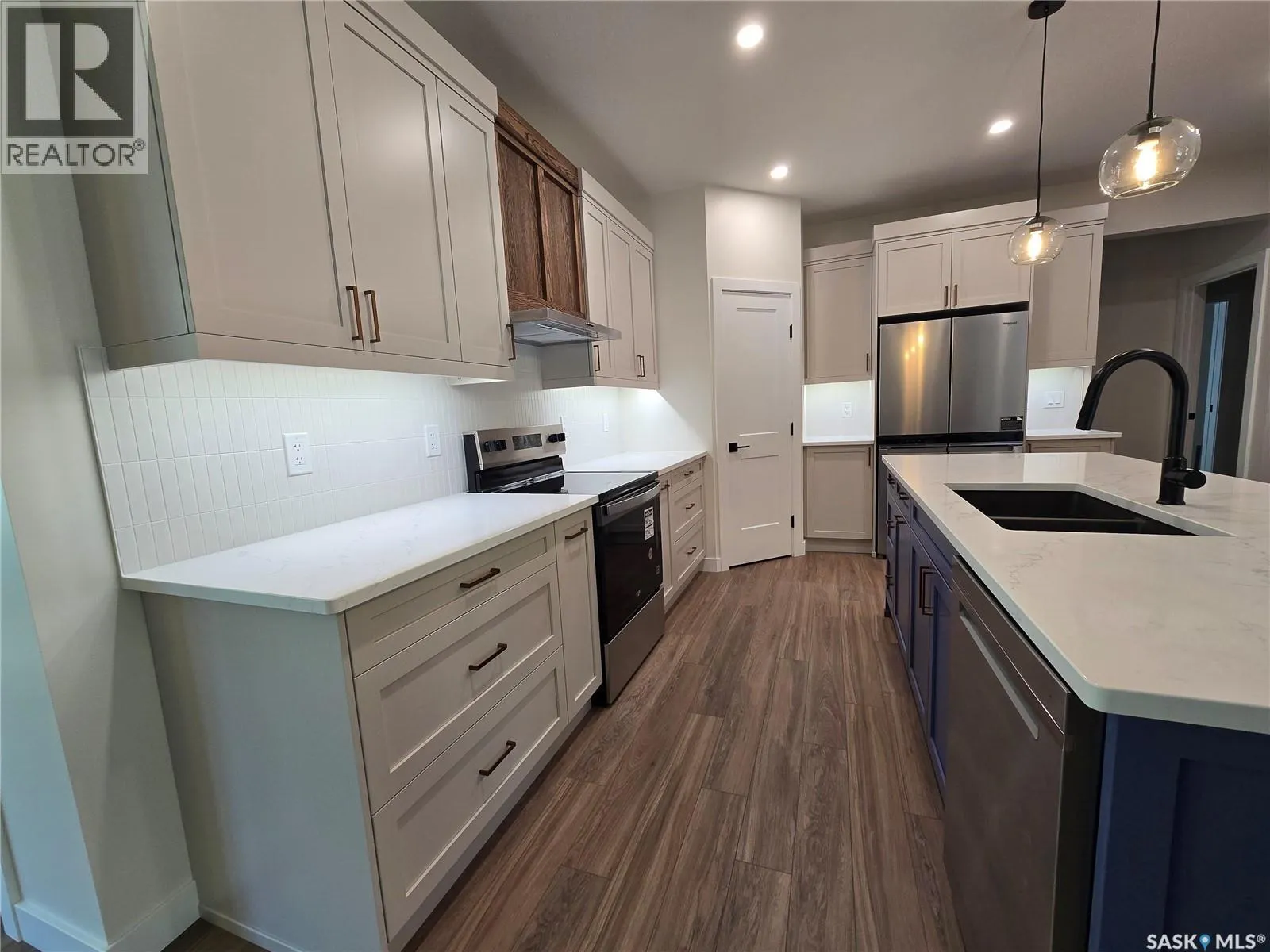 3 KENNEY CRESCENT